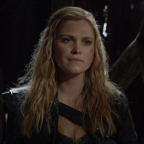 Clark griffin Clark Griffin, Taylor Icon, Clarke The 100, The 100 Clarke, Lexa Kom Trikru, Clarke And Lexa, Maze Runner Thomas, The 100 Cast, Clarke Griffin