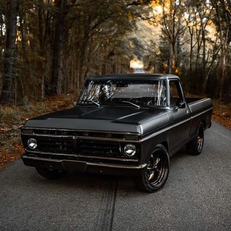 Slammed Trucks, Old Dodge Trucks, Magic Car, Lowered Trucks, Vintage Pickup Trucks, Classic Ford Trucks, Old Ford Trucks, Old Pickup Trucks, Classic Cars Trucks Hot Rods