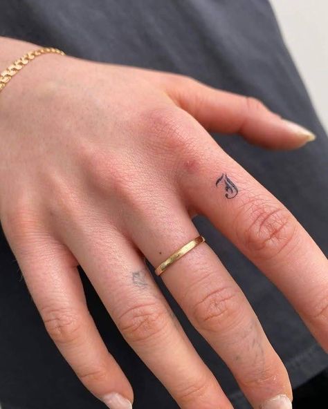 J Tattoo On Finger, Finger Tattoo Letter, J Initial Tattoo, Letter J Tattoo, Tattoo On Finger, W Tattoo, F Tattoo, J Tattoo, Tato Minimal