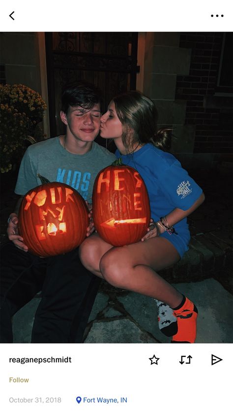 Couples Pumpkins Carving, Cute Couples Pumpkin Ideas, Fall Relationship Goals, Cute Couple Pumpkin Carving, Pumpkin Carving Date Ideas, Pumpkin Patch Bf And Gf, Pumpkin Patch With Boyfriend, Bf And Gf Fall Pictures, Fall Pics With Boyfriend