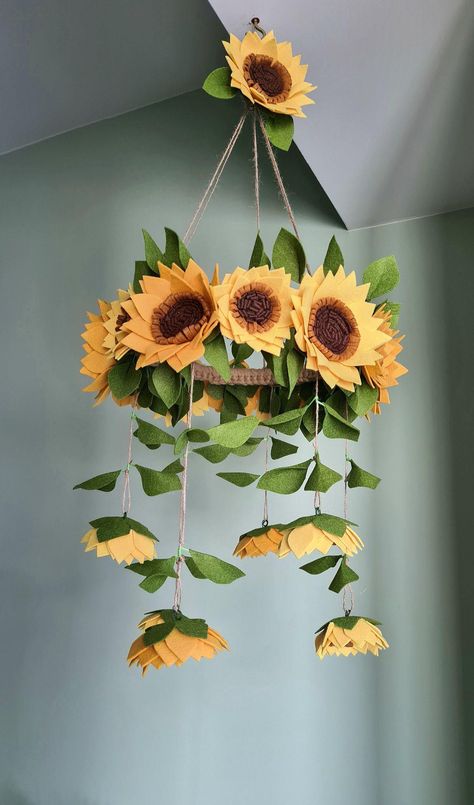 Sunflower Mobile, Flower Baby Mobile, Sunflower Room, Sunflower Nursery, Easy Diy Room Decor, Flower Mobile, Girl Nursery Room, Ideas For Easter Decorations