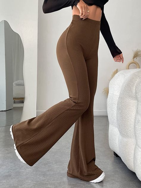 Crop Top Outfits, Casual College Outfits, Everyday Fashion Outfits, Elegante Casual, Cute Pants, Outfit Design, Easy Trendy Outfits, Brown Pants, Ideas For