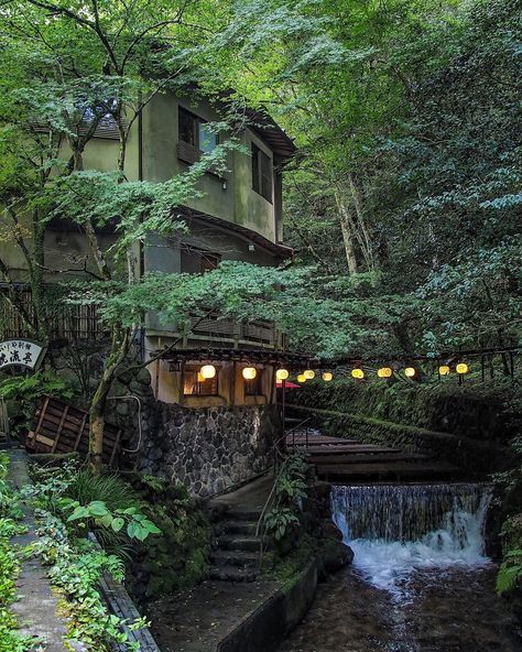 Japanese Forest House, Japanese Countryside, Red Bedroom, Architecture Landscape, Background Ideas, Japan Trip, Japan Photo, Pictures Of People, Beautiful View