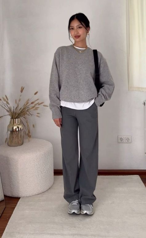 Grey Straight Leg Pants Outfit, Grey Straight Leg Trousers Outfit, Grey Wide Trousers Outfit, Grey Sweatshirt Outfit Women, Grey Suit Trousers Women Outfit, Beige Grey Outfit, Light Gray Trousers Outfit, Grey Pants Work Outfit, Grey Trousers Outfit Women