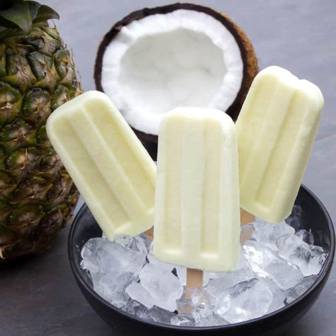 Pina Colada Popsicle Recipe - Creamsicle, frozen ice pop Pina Colada Popsicles, Vegan Pina Colada, Homemade Pina Colada, Healthy Pina Colada, Creamy Popsicles, Virgin Pina Colada, Homemade Strawberry Lemonade, Boozy Popsicles, Watermelon Popsicles