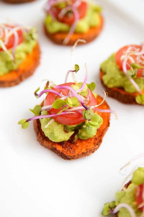 Sweet Potato + Avocado Bites Avocado Bites, Sweet Potato Avocado, Potato Avocado, Crowd Pleasing Appetizers, Healthy Christmas, Keto Cheesecake, God Mat, Vegan Appetizers, Christmas Appetizers