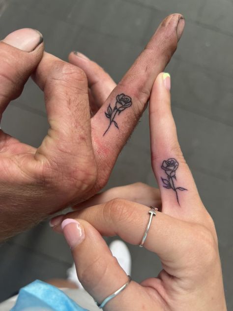 Couple Tattoo Ideas, Finger Tattoos For Couples, Maching Tattoos, Couples Tattoo, Best Couple Tattoos, Cute Matching Tattoos, Tattoo Finger, Cute Finger Tattoos, Small Matching Tattoos