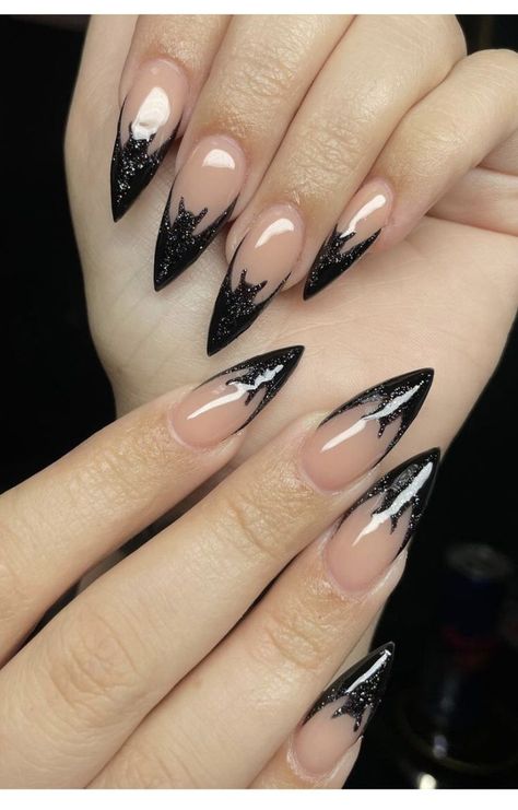 Ongles Goth, Bat Nails Art, Bat Nails, Holloween Nails, Halloween Manicure, Witchy Nails, Punk Nails, Gothic Nails, Goth Nails