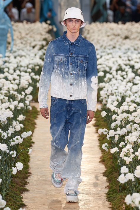 Denim Runway, Menswear 2020, Men's Denim Style, Diy Jeans, Look Jean, Menswear Runway, Denim Inspiration, All Jeans, Male Fashion Trends