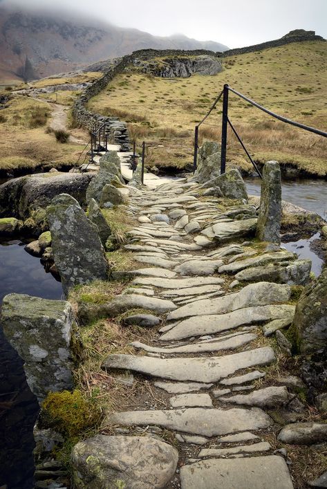 Slater Bridge in Little Langdale, Cumbria, U.K. is a 16th century stone bridge crossing the River Brathay, part of the ancient trade routes connecting the hamlet of Little Langdale with the many slate quarries in the Tilberthwaite area. In The Middle Of Nowhere, Middle Of Nowhere, Body Of Water, Old Stone, Green Gables, Alam Yang Indah, English Countryside, Pretty Places, Lake District