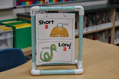 Make your own small anchor chart stands to hold important charts for guided reading! Useful for any grade! Flip Charts, Small Anchor, Teaching Organization, Flip Chart, Diy Classroom, Kindergarten Literacy, Classroom Fun, Anchor Chart, Beginning Of School