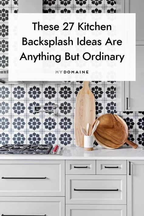 Colored Kitchen Backsplash Ideas, Kitchen Backsplash Vintage Look, Funky Kitchen Tiles Backsplash Ideas, Traditional Tile Backsplash Kitchen, Kitchen Tile Alternative, Bold Tile Backsplash Kitchen, Amazing Backsplash Kitchen, Printed Backsplash Kitchen, Statement Tile Backsplash