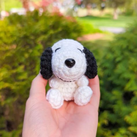 This cute lil Snoopy was a custom order! I think he makes a great desk buddy 🥹 I'm so thankful for all the custom order requests lately! Now onto market prepping for my next craft show on June 1! 🤪 Pattern: @crochetparmaria 🏷️ #crochet #crochetersofinstagram #crochetplushies #crochetlove #crochetaddict #amigurumi #cutecrochet #handmade #smallbusiness #plushies #plushiesofinstagram #crochetinspiration #crochetinspo #crochetideas #yarnart #fiberart #crochetpattern #crochetsnoopy Snoopy Crochet Pattern, Crocheted Things, Desk Buddy, Easy Crochet Patterns Free, Craft Show, June 1, Yarn Art, Cute Crochet, Easy Crochet