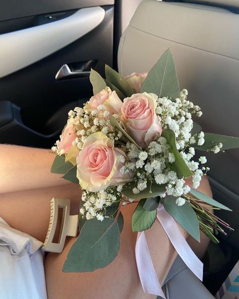 Bouquet Flower Aesthetic, Prom Bouquet Ideas, Elegant Flower Arrangements, Light Pink Bouquet, Best Bouquet, Prom Flowers Bouquet, Bow Bouquet, Homecoming Flowers, Good Morning Dear