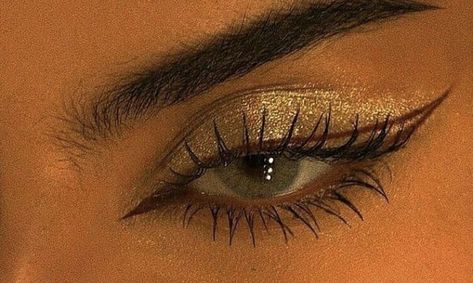 Gold And Brown Eye Makeup, Red Eyeshadow Makeup, Glossy Eyeshadow, Holloween Makeup, Gold Eyeliner, Gold Makeup Looks, Show Makeup, Prom Eye Makeup, Prom Makeup Looks