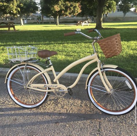 Beach Cruiser Bikes With Basket, Yellow Beach Cruiser, Beach Cruiser Makeover Diy, Aesthetic Bikes With Basket, Cute Bicycle Aesthetic, Cute Bycicles, White Bike With Basket, Cute Bicycles For Women, Cute Bikes For Women