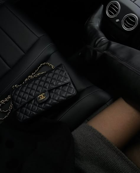 Chanel Aesthetic Vintage, Chanel Aesthetic Outfit, Chanel Outfit Aesthetic, Purse Aesthetic, Chanel Aesthetic, Vintage Chanel Bag, Chanel Outfit, Aesthetic Bags, Dark Feminine Aesthetic