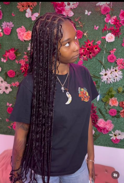 Medium Knotless Box Braids Long With Curls, Median Size Knotless Braids, Long Knotless Braids Medium, Medium Knotless Braids Goddess, Braids Hairstyles Medium Hair, Black Baddie Hairstyles Braids, Bohemian Knotless Braids With Curly Ends, Peekaboo Goodness Braids, Mid Knotless Braids