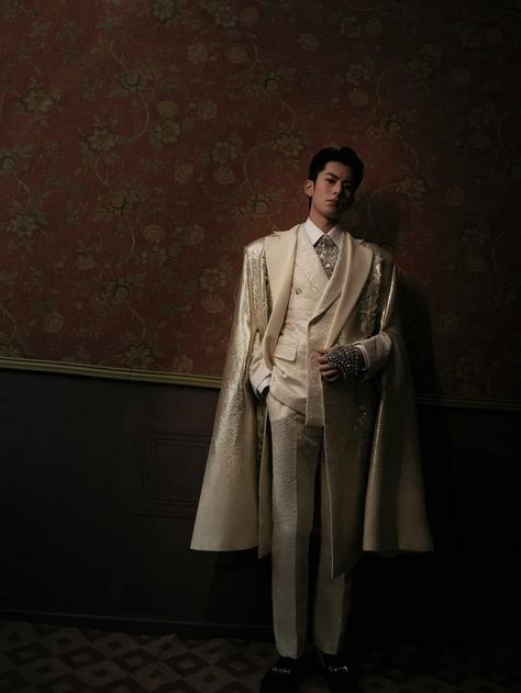 Wedding Night Outfit Men, Haute Couture Menswear, Wedding Night Outfit, Couture Menswear, Hollywood Aesthetic, Chinese Gender, High Fashion Men, Aesthetic Outfits Men, Glam Outfit