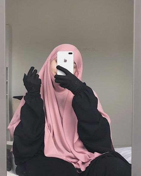 #cover #black #modest Black Khimar Aesthetic, Black Khimar, Modest Baddie, French Khimar, Modest Outfits Muslim, Pink Hijab, Muslimah Photography, Celebrity Prom Dresses, Black Hijab