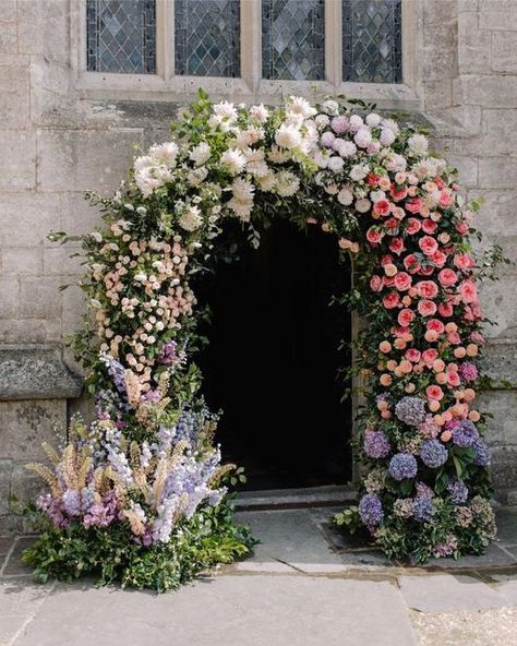 Altar Flowers Wedding, Floral Arches, Event Entrance, Church Wedding Flowers, Floral Arch Wedding, Provence Wedding, Wedding Planning Decor, Church Flowers, Theme Color