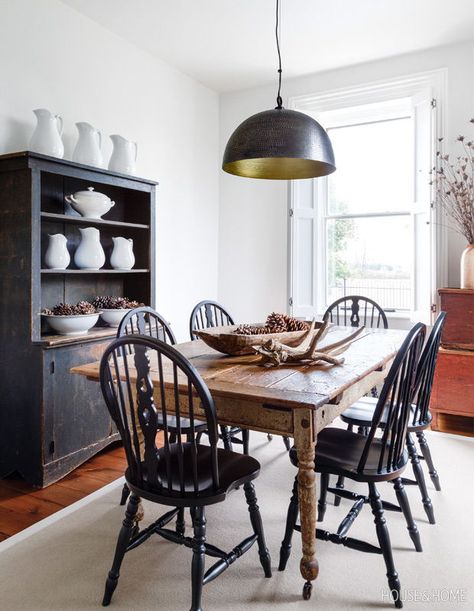 Windsor dining chairs were updated with a few coats of black paint. | Photographer: Robin Stubbert | Designer: Susan Burns Upcycled Dining Chairs, Windsor Dining Chairs, Victorian Farmhouse, Black Dining Chairs, Painted Chairs, Farmhouse Dining Room, Farmhouse Table, Room Table, Hutch