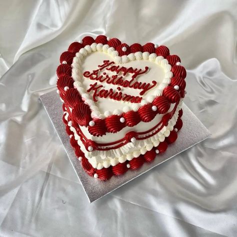 Small Cake Designs, Heart Shaped Cake Recipe, Heart Cake Ideas, Heart Shaped Birthday Cake, Heart Cake Design, Heart Birthday Cake, Red Birthday Cakes, Bolo Vintage, Birthday Cake Decorating Ideas