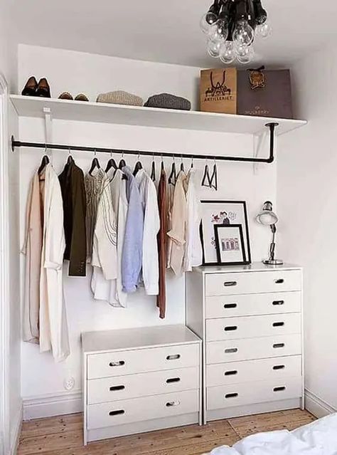 Makeshift Closet, Dressing Pas Cher, Small Closet Organization Bedroom, Closet Organisation, Closet Small Bedroom, Creative Closets, No Closet Solutions, Small Dresser, Clothes Closet Organization