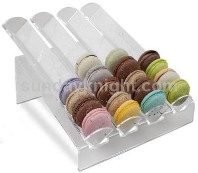 Macaron display stand, Clear acrylic macaron display stand Macaron Store, Macaron Display, Food Display Stands, Bread Display, Cookie Display, Bakery Display Case, Cake Stand Display, Macaron Cookies, Bakery Display