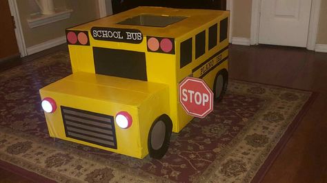 Cardboard Bus Costume, Bus Diy Cardboard, School Bus Out Of Cardboard Boxes, Bus Cardboard, Cardboard School Bus, Diy Volkswagen Bus Cardboard, Kindy 500, Bus Party, Energy Bus