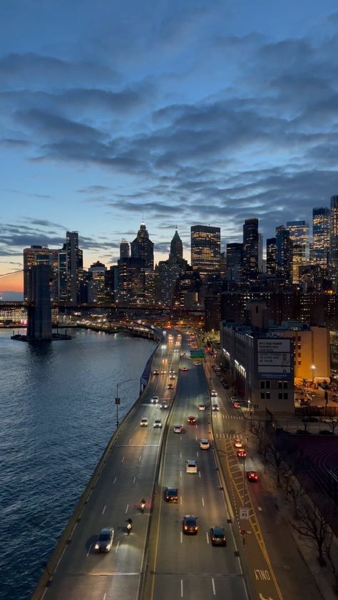 newyorkcity_with_love on Instagram: View from the Manhattan Bridge🌇 📸Credits : @newyorkcity_with_love 🗽Follow us to enjoy our selection @newyorkcity_with_love🙏🏽 #nyc… New York Must See, Ny Penthouse, New York Bridge, City View Night, New York Penthouse, Manhattan Bridge, Nyc Aesthetic, Nyc Life, New York Life