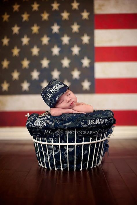 Military Baby, Military Photography, Navy Mom, Military Cap, Baby Boy Photos, Navy Baby, Foto Baby, Military Photos, Trendy Baby