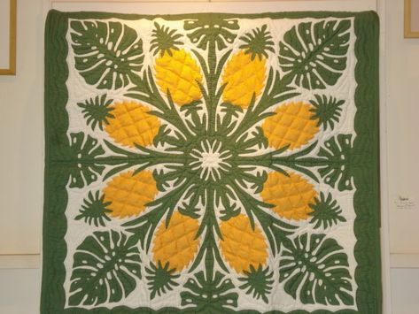 Hawaiian Quilts |                                                       … Blankety Blank, Hawaiian Applique Quilt, Pineapple Quilts, Hawaiian Quilting, Hawaiian Leis, Hawaiian Quilt Patterns, Amazing Quilts, Pineapple Quilt, Bright Quilts