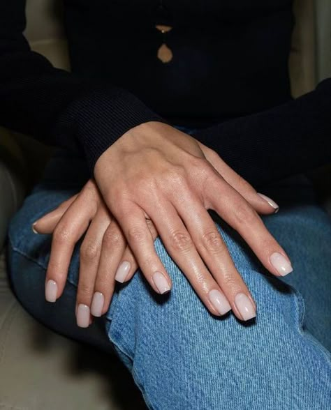 Clean nails are in 😇 Milky Nails, Casual Nails, Neutral Nails, Clean Nails, Classy Nails, Elegant Nails, Skin Nails, Dream Nails, Minimalist Nails