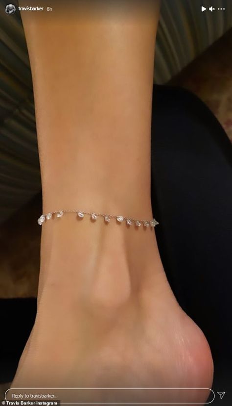 Kardashian Jewelry, Diamond Anklet, Hand Hold, Jenner Family, Travis Barker, New Boyfriend, Jewelry Lookbook, Kardashian Jenner, Kourtney Kardashian