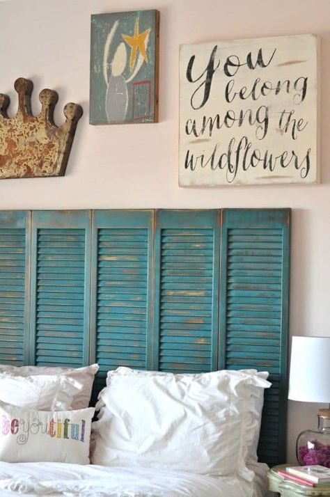 Old Wooden Shutters, Coral Bedroom, Vintage Shutters, Wood For Sale, Old Shutters, Diy Headboards, Shabby Chic Bedrooms, Chic Bedroom, Beautiful Bedrooms