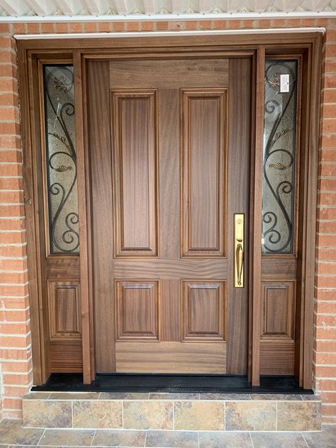 What do you think of this traditional wood door? Our traditional wooden doors are legendary for their long-lasting appeal. Whether you’re looking for a clean, classic wooden door or a cozy carriage house design, you will find the right material and design for your space. We use only the most sturdy materials consisting of a variety of the best quality wood, which is FSC approved. Choose between red and white oak, mahogany, walnut and the like. Learn more about our traditional doors! #customdo Modern Wood Doors Entrance, Classic Wooden Doors, Modern Wood Doors, External Wooden Doors, Wooden Door Entrance, House Main Door, House Front Door Design, Box Bed Design, House Main Door Design