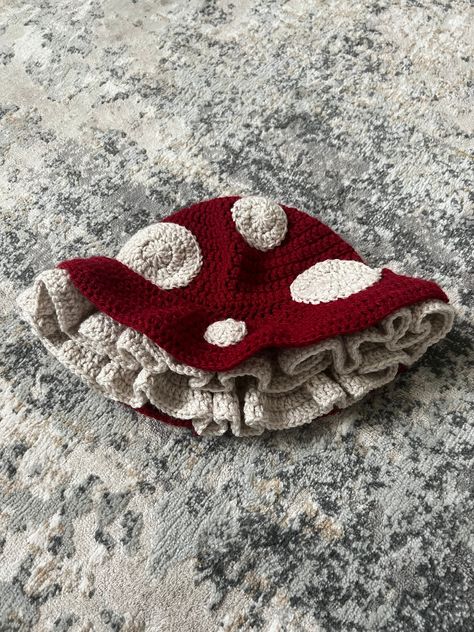 Crochet Hat Styles, Crochet Cute Hats, Crochet Mushroom Hat Free Pattern, Mushroom Crochet Hat, Fun Crochet Hats, Mushroom Hat Crochet, Mushroom Knitting, Cute Crochet Beanie, Crochet Mushroom Hat