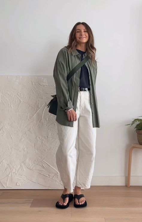 Ecru Jacket Outfit, Cream Chinos Outfit Women, Chinos Outfit Women, Ecru Jeans Outfits, Natural Jeans, Chinos Women Outfit, Cream Jeans Outfit, Chinos Outfit, Chloe Hayward