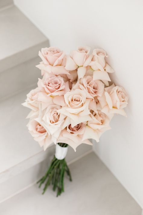 Classic Quicksand Rose Bouquet Photography by Ella Ottaviano Quicksand Rose Bouquet, Minimalistic Bouquet, Bridal Rose Bouquet, Quicksand Rose, Blush Rose Bouquet, Pink Rose Wedding Bouquet, Rose Bridesmaid Bouquet, Modern Wedding Bouquets, Garden Rose Bouquet