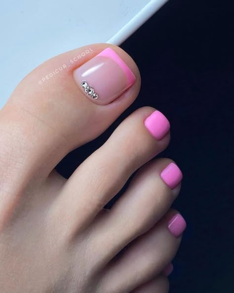 French Pedicure With Design, Pink French Pedicure Toenails, Pink Nails Pedicure, French Toe Nails Pedicures, French Tip Toes Pink, Ideas Para Pedicure, Pink French Toe Nails, Pink French Tip Toe Nails, Pink Pedicure Designs