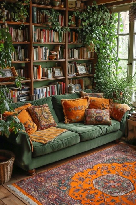 70s Living Room, Lots Of Books, Green Couch, Makeover Bedroom, Inspire Me Home Decor, Apartment Decor Inspiration, Style Deco, Makeover Ideas, Boho Living