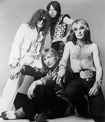 Mott The Hoople #IanHunter #70s #GlamRockers David Bowie Pictures, Ian Hunter, Mott The Hoople, 1970s Music, Random Vintage, Mick Ronson, Dope Music, Roxy Music, Music Pics