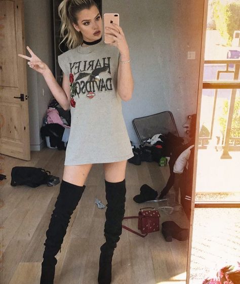 Alyssa Violet, Alissa Violet Outfit, Alissa Violet, Patch Dress, Model Outfits, Crop Top Outfits, Celebrity Look, Women Trends, Outfits Casuales