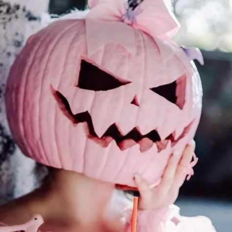 Pink Halloween Pfp, Pink Aesthetic Halloween, Halloween Pink Aesthetic, Pink Love Aesthetic, Pink Halloween Aesthetic, Fall Apps, Pink Halloween Costumes, Halloween Balloons Decorations, Disco Halloween