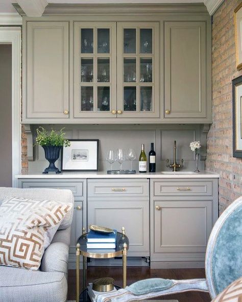 Top 70 Best Home Wet Bar Ideas - Cool Entertaining Space Designs Bar Layout, Home Wet Bar, Kitchen Painting, Серая Кухня, Pantry Kitchen, Kabinet Dapur, Built In Bar, Painting Kitchen, New Kitchen Cabinets