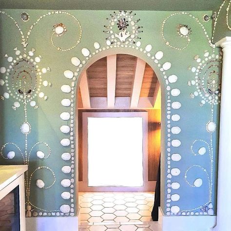 Greek Style Home, Shell Grotto, Lulu Dk, Mosaic Floor, Shell Decor, Deco Boheme, Green Home Decor, Mosaic Flooring, Wall Panels