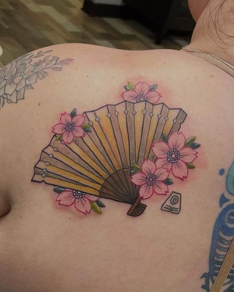 Kyoshi Fan Tattoo, Kyoshi Warrior Tattoo, Avatar Kyoshi Tattoo, Kyoshi Fan, Kyoshi Tattoo, Instagram Avatar, Bird Shoulder Tattoos, Shoulder Sleeve Tattoos, Flower Shoulder Tattoo