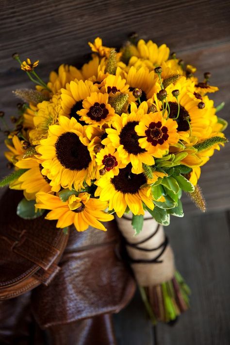 Fourth of July-Sunflowers Yellow Wedding Flowers Bouquet, Sunflower Girl, Sunflower Wedding Bouquet, Yellow Wedding Flowers, Sunflower Bouquets, Tulum Mexico, Yellow Wedding, Wedding Chicks, Sunflower Wedding