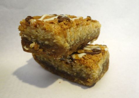 Butter Tart Coconut Squares Recipe - Genius Kitchen Buttery Coconut Bars, Coconut Squares Recipe, Butter Tart Squares, Coconut Squares, Easy Tart Recipes, Butter Tart, Dried Pineapple, Square Recipes, Butter Tarts